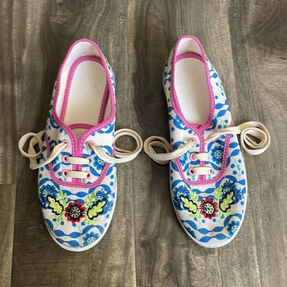 Designer Tennis Shoes - Picture 8 of 9